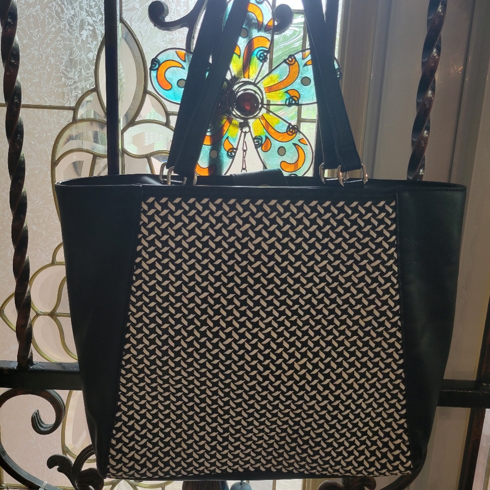 NWOT!! INC concepts shoulders bag!
